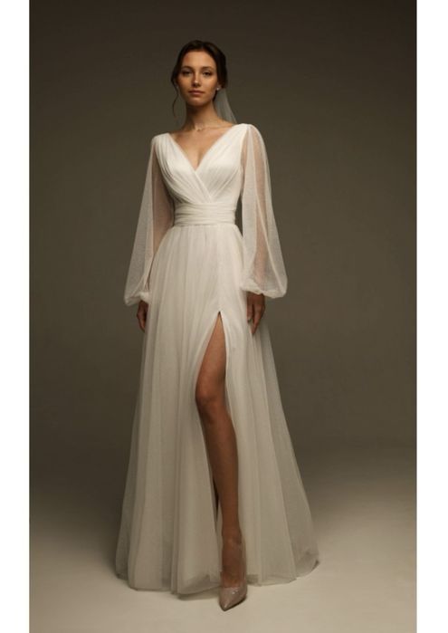 Весільна сукня 4900 грн ТОРГ, одягалась один раз. Купляла за 15000