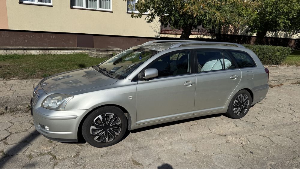 Toyota Avensis T25 2005 rok 2.0 benzyna