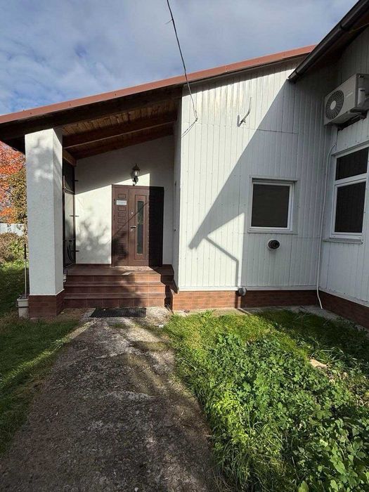 Продаж частини будинку в м. Жовква — комфорт для вашої родини!