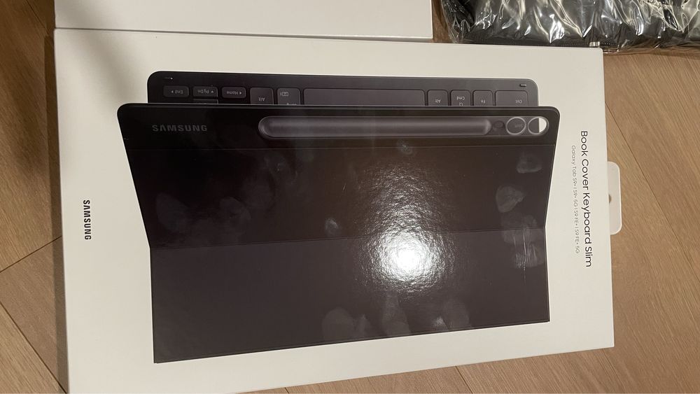 Samsung Galaxy Tab S9+. Book Cover Keyboard Slim