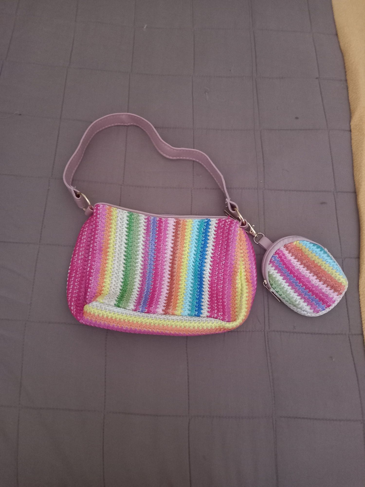 Malinha pequena com porta moedas