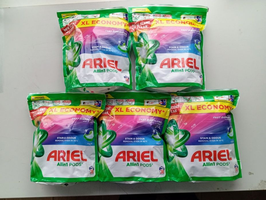 Ariel kapsułki do prania 38 szt. 5 opakowań
