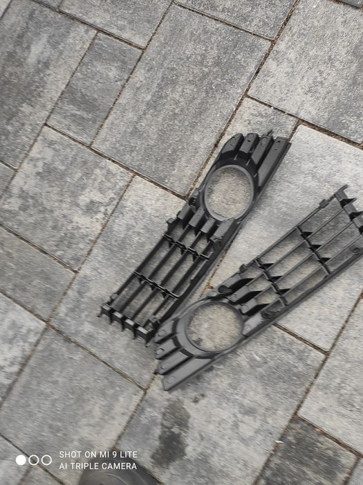 Kratka zderzaka halogenu Audi A4 B6 Prawa lewa