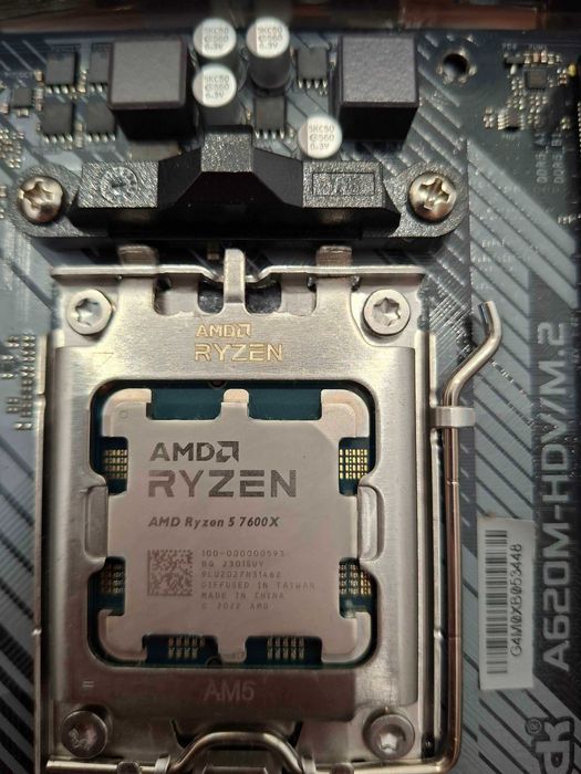 CPU Ryzen 5 7600X, Motherboard A620M, 32 GB RAM DDR5, Fonte 700W