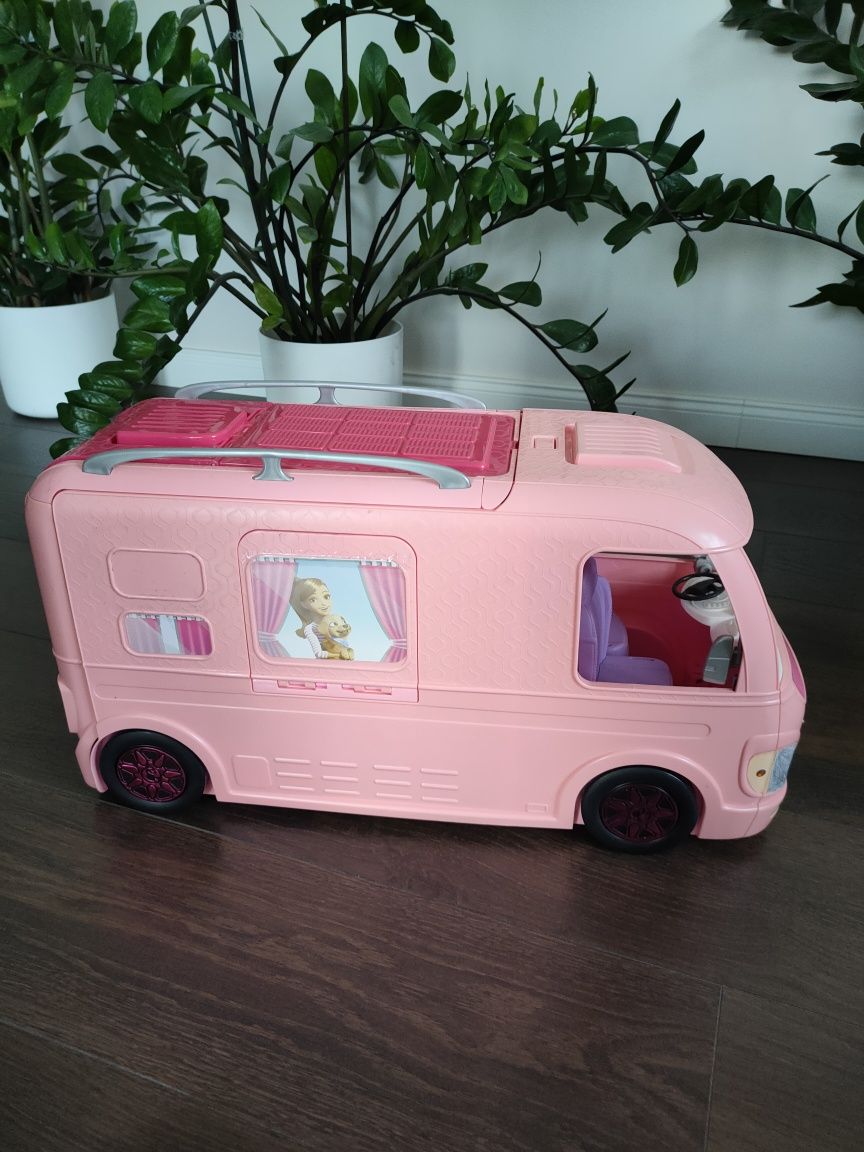 Duży kamper Barbie