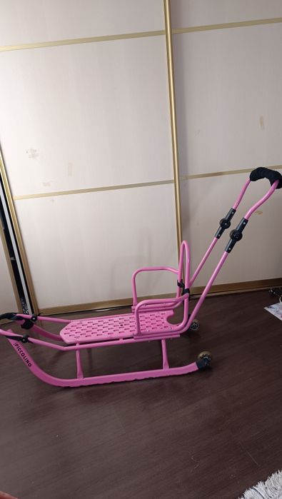 Продам санки малинового цвета