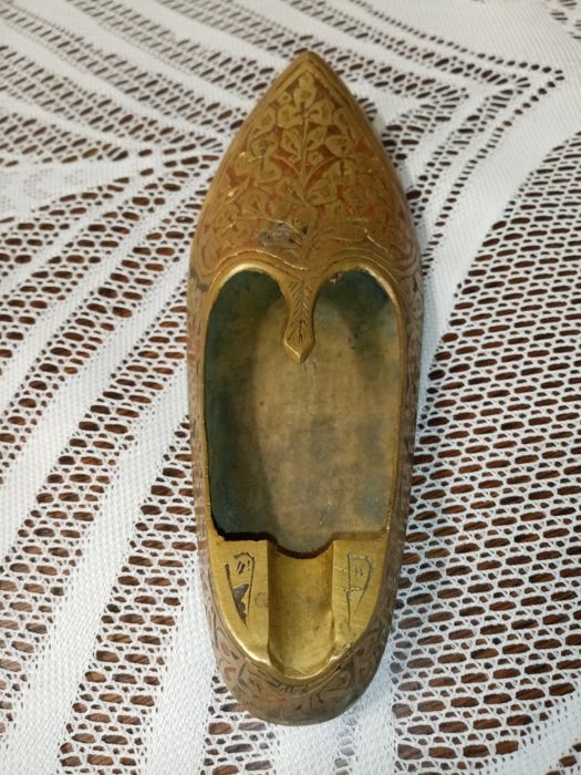 Popielniczka mosiężna bucik