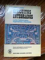 Livro antigo de circuitos integrados em Castelhano