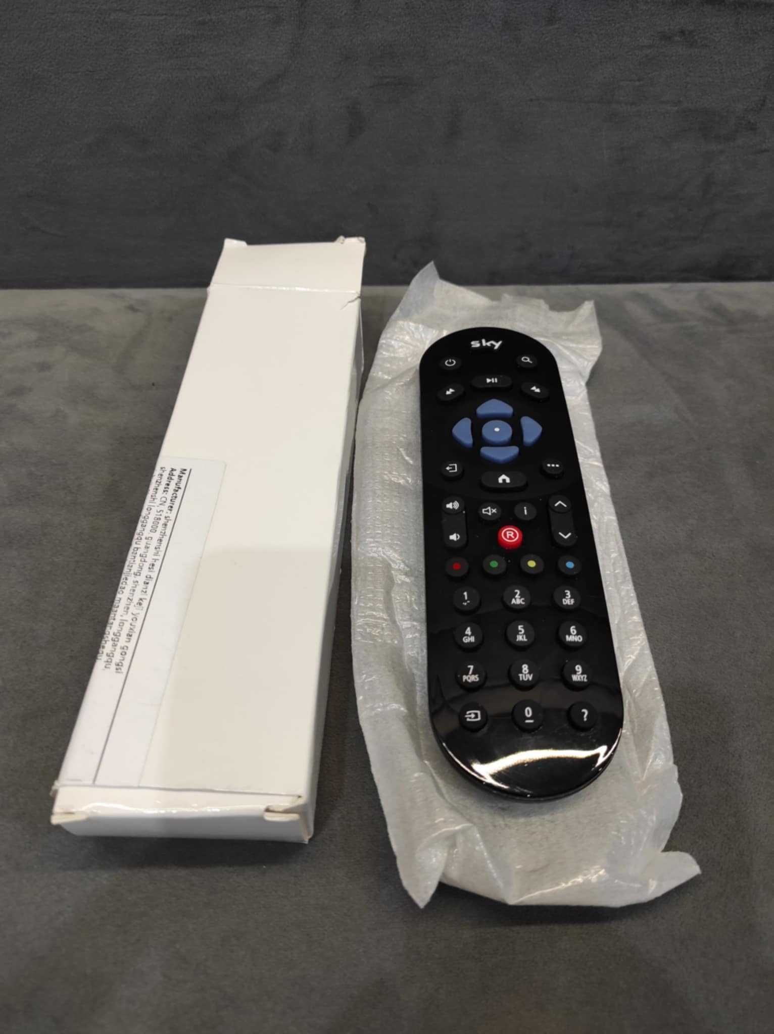 Pilot Sky Q Voice do dekoderów Sky Q Mini Box, sterowanie głosowe