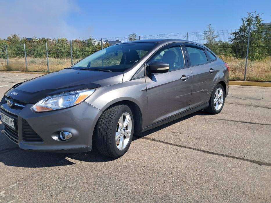 Форд фокус SE 2013 года автомат