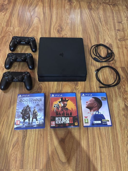 Konsola PlayStation Slim 500gb + 3 pady + 3 gry