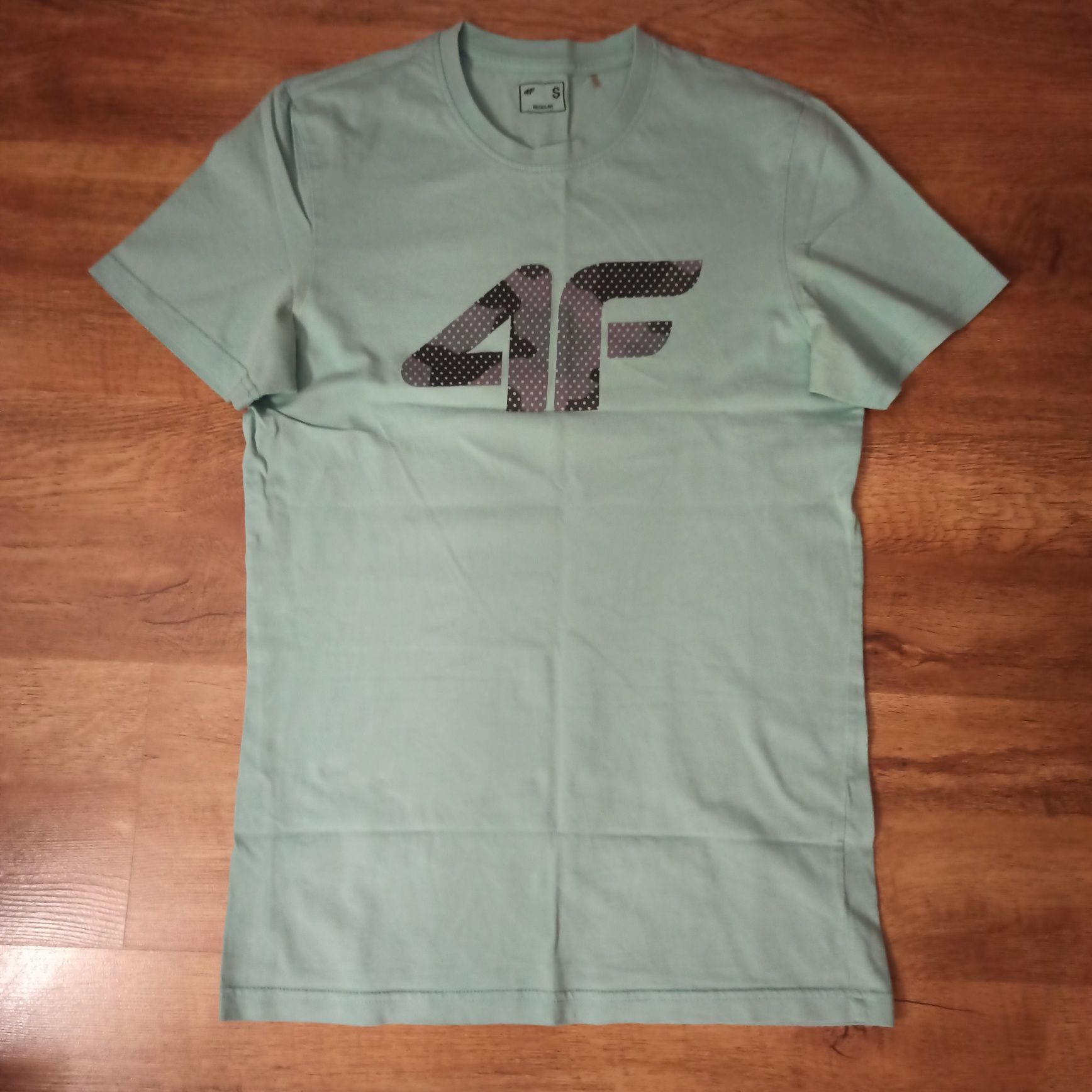 T-Shirt 2 szt. firmy 4F w rozm. S 164-170 krótki rękaw