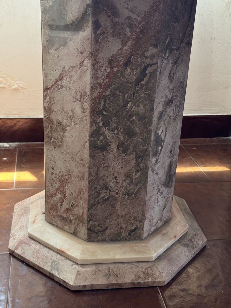 Mesa de mármore rosa
