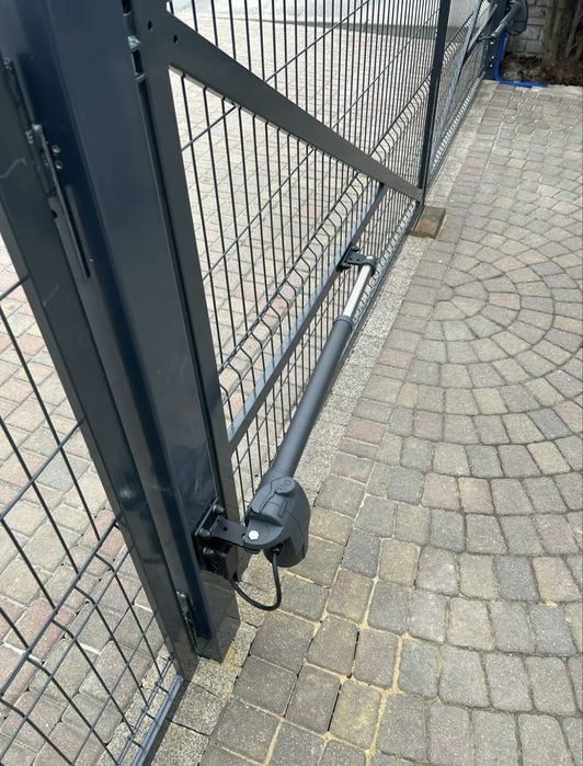 Montaż kamer i napędów do bram