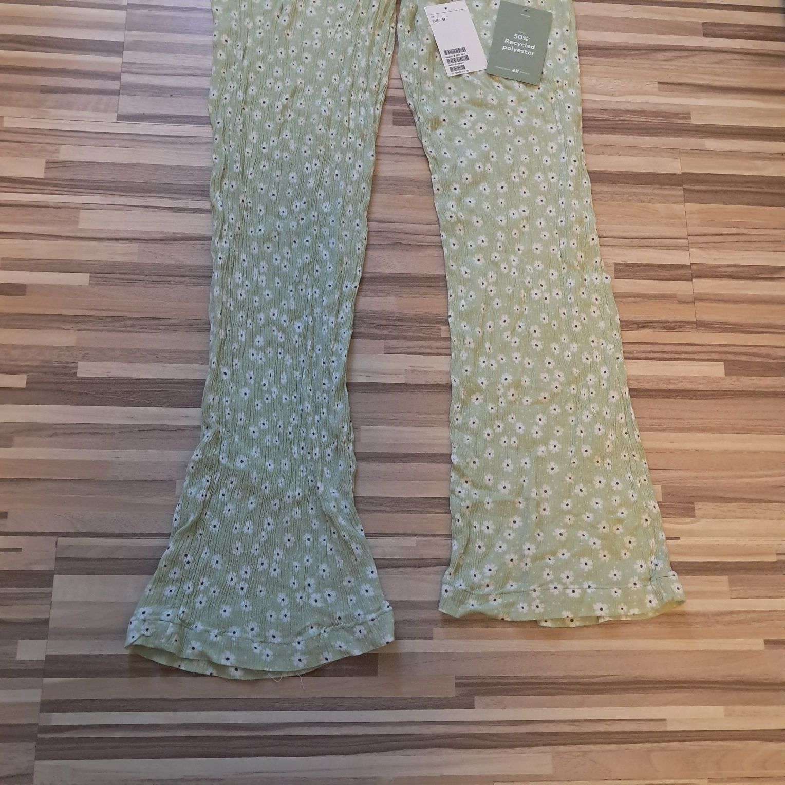 Luźne spodnie firmy H&M rozm.M w kwiaty hippie aesthetic grunge