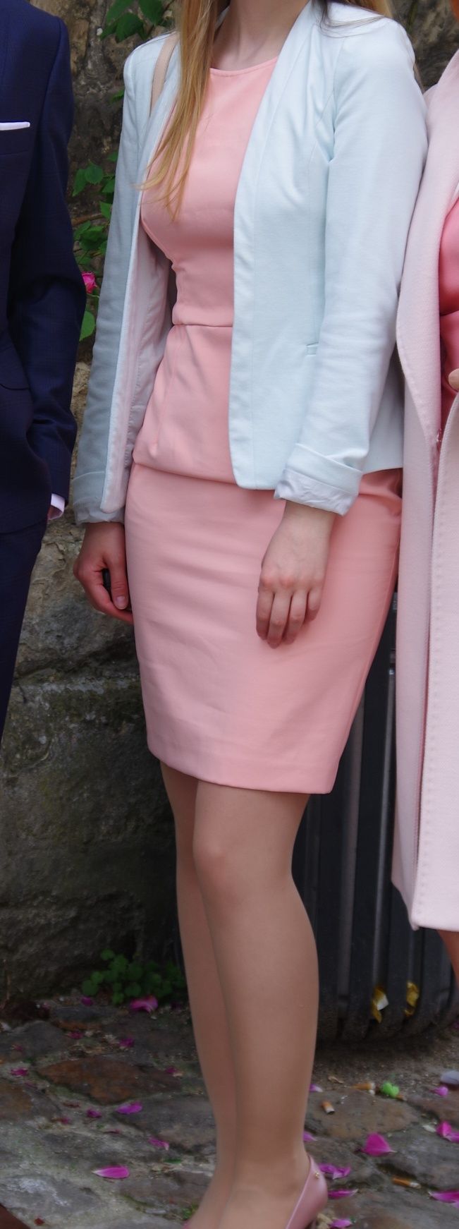 Pudrowa elegancka sukienka