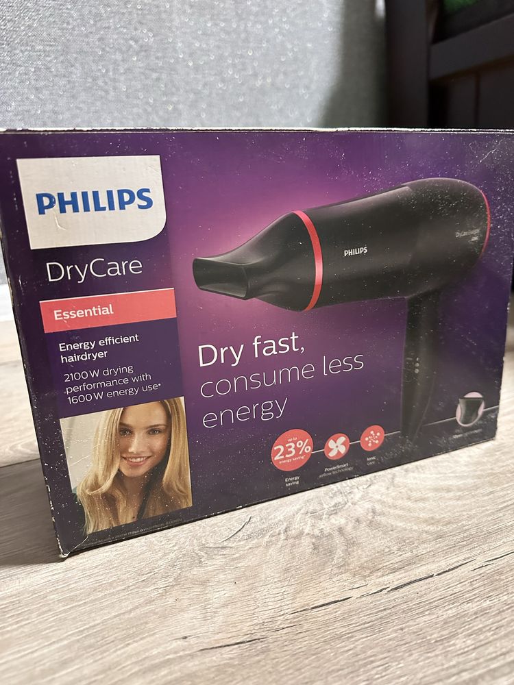 Фен BHD029/00 серії DryCare Essential від компанії Philips.
