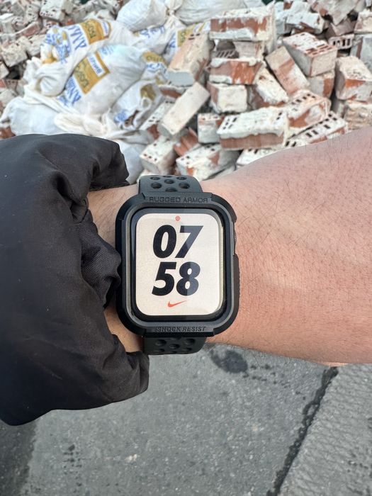 Apple Watch series 4 Nike gps