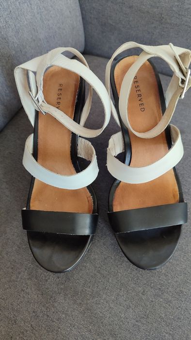 Buty na koturnie Reserved