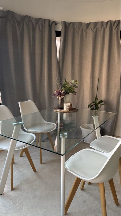 Conjunto Mesa de Vidro com 4 cadeiras