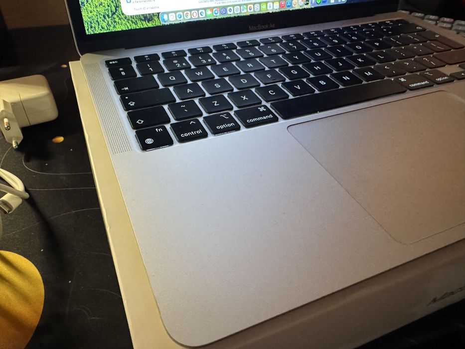 Macbook air m1 2020 8/256