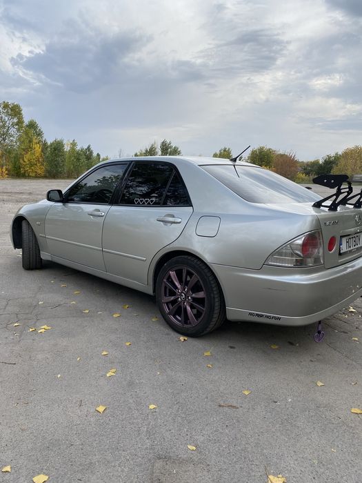 Продам Lexus is200, 2,0