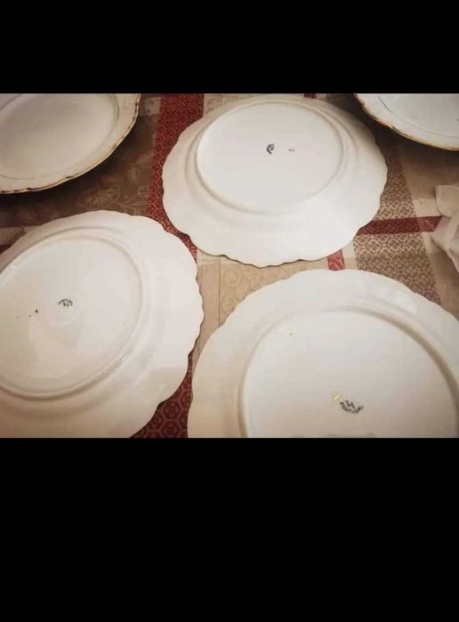 conjunto de loiça  antigo da vista alegre 40 pratos bordo dourado