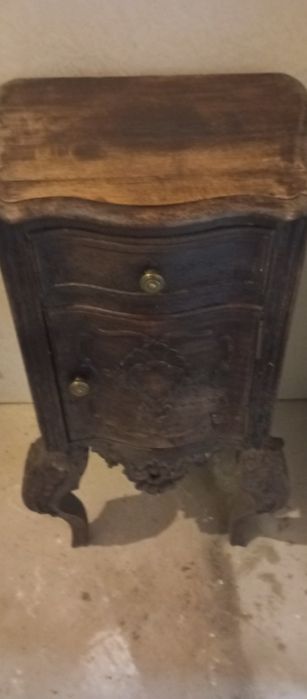 Móvel antigo em madeira