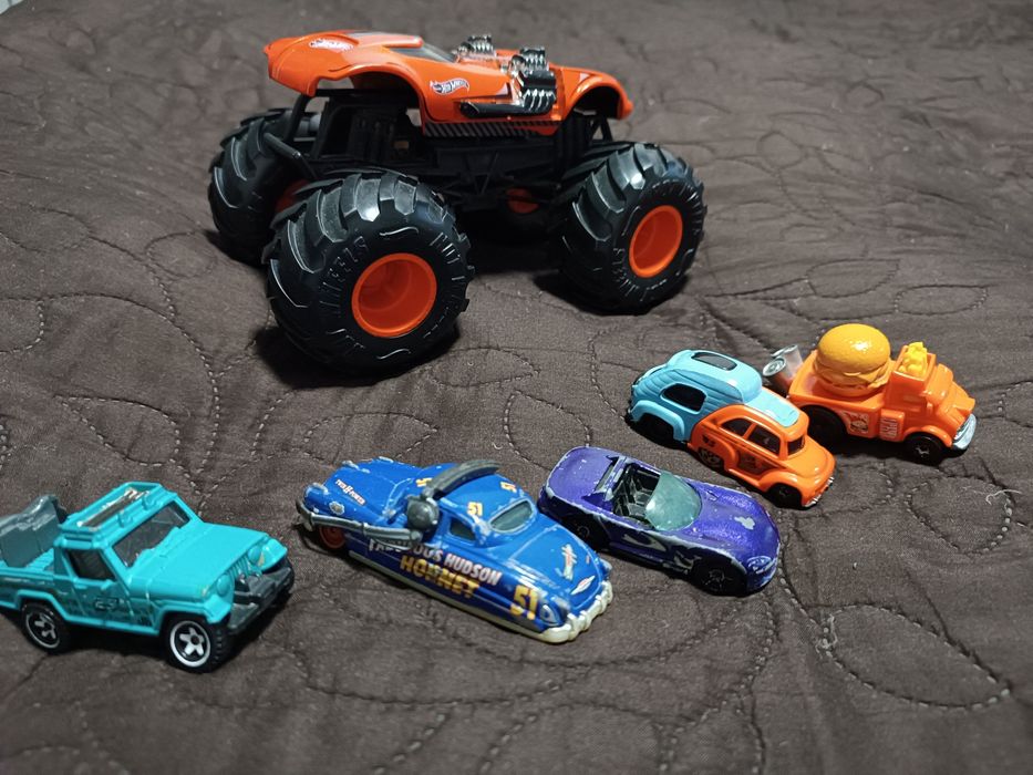 Машинки  хотвілс