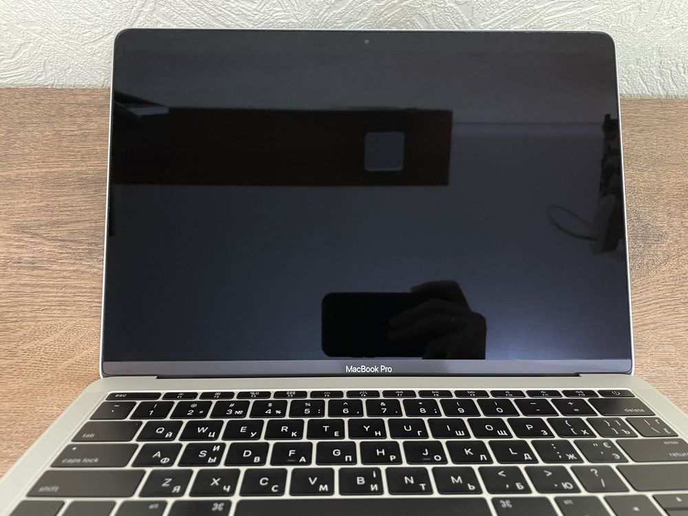 MacBook Pro 13 2016 8/256 Retina. Идеальное состояние. 140 циклов.