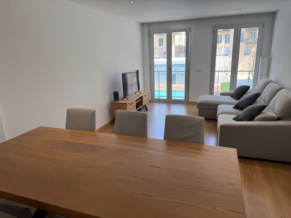 Particular vende Apartamento T2 Portela c/piscina