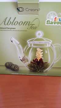 Imbryk szklany z zapasem herbaty