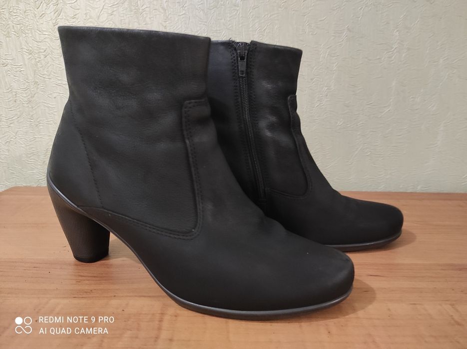 Ботинки жіночі демісезонні Ессо, розмір 39, натуральний нубук