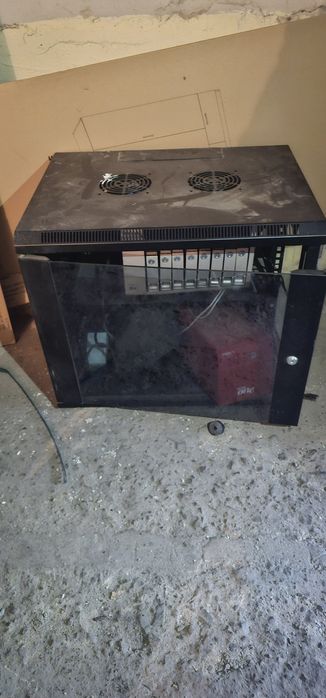 serwer QNAP TVS-863 + 3 dyski PO 2TB + skrzynka + UPS