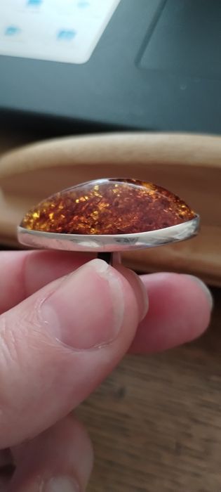 Pierścionek ze srebra z bursztynem