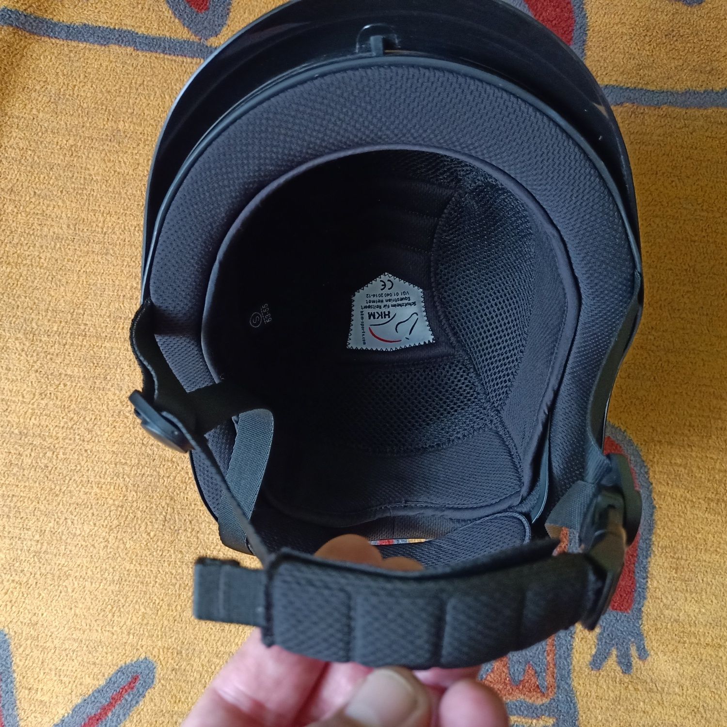 Kask jeździecki HKM , Rozmiar 53-55 S . Używany. Czysty.