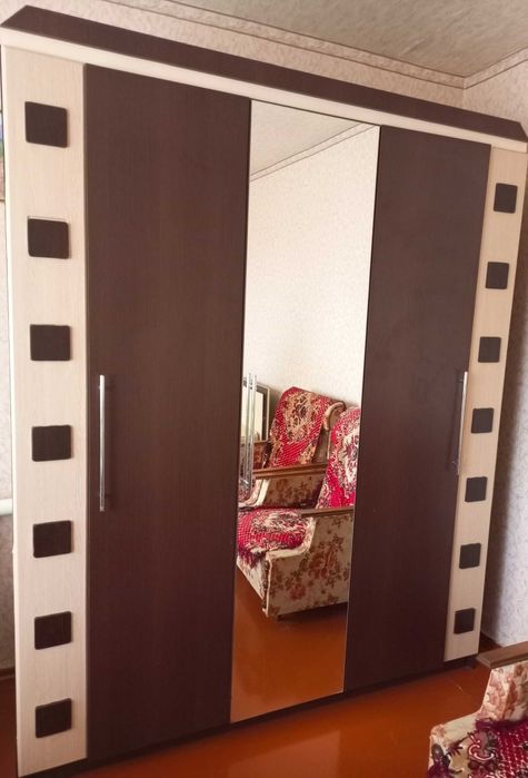 Крісла, диван, шкаф, Ліжко