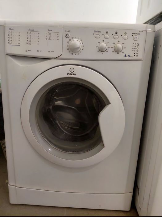 Пральна машина Indesit на 8кг
