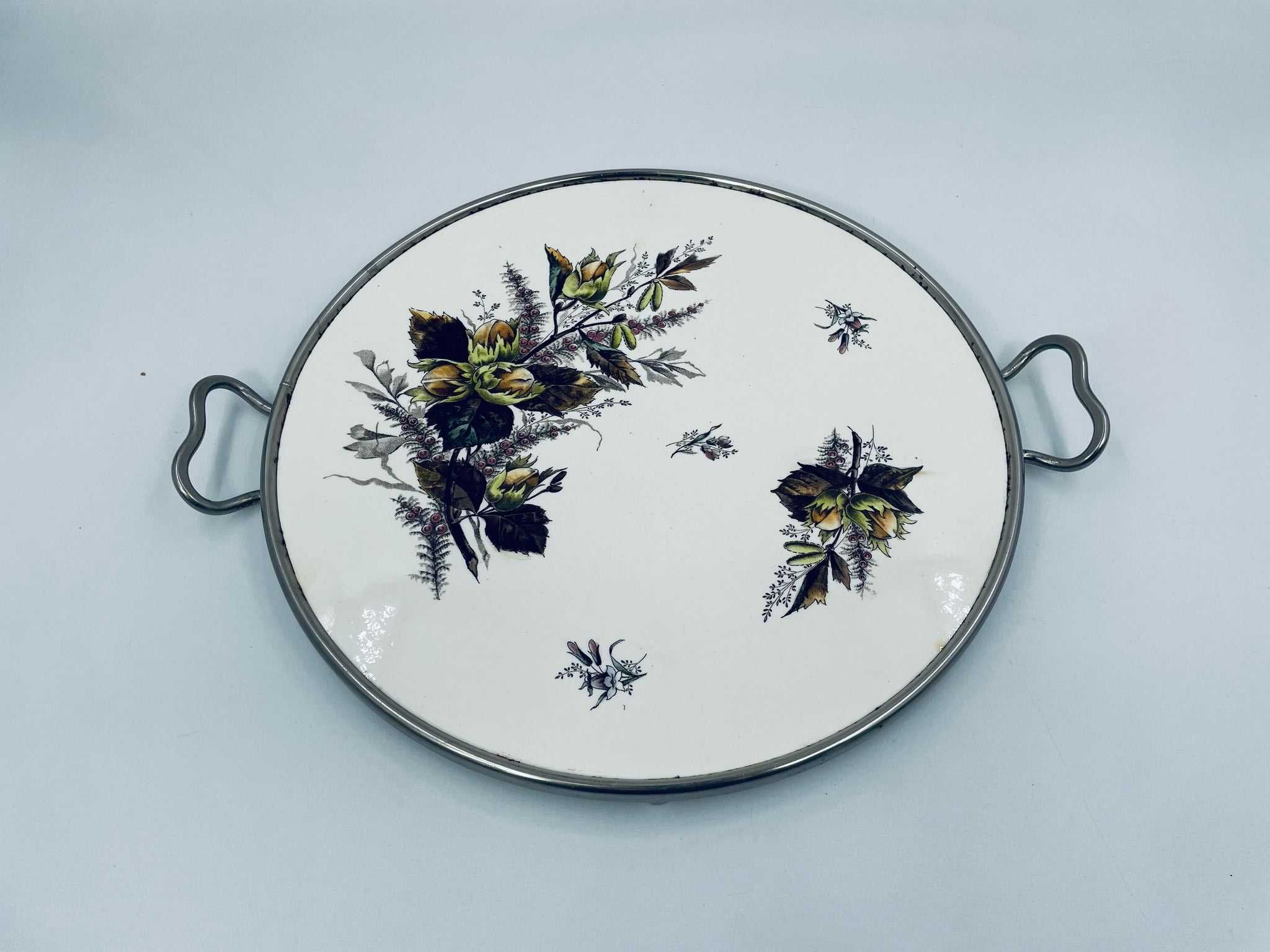 Taca, patera porcelanowa z motywem orzechów laskowych