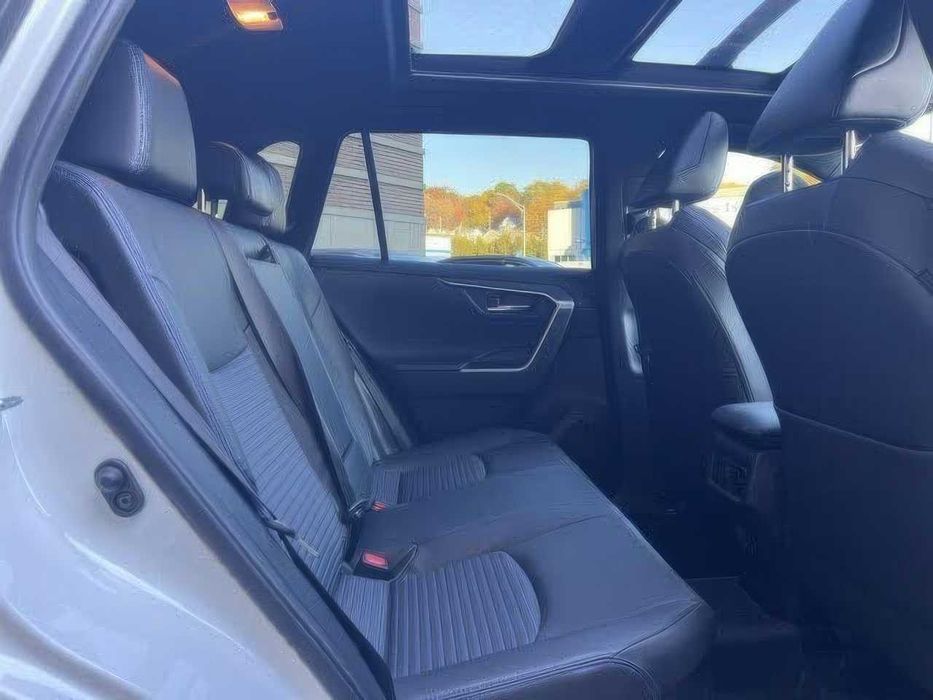 Toyota RAV4 Hybrid XSE      2020