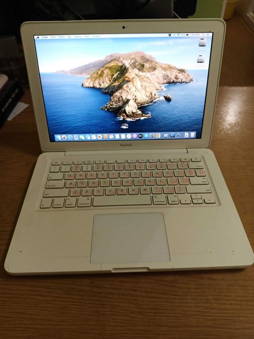 MacBook Late 2009 CATALINA 10.15.4. 6/256 macOS