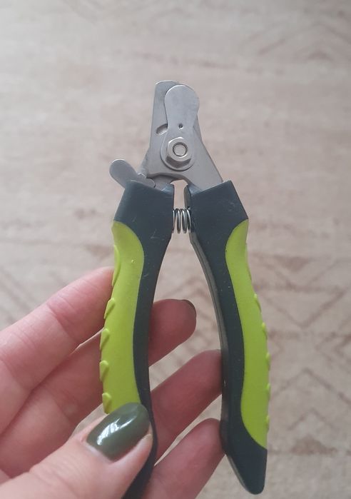 Ciążki, nożyczki obcinacze do pazurków 
Cążki nożyczki dla psa mniej