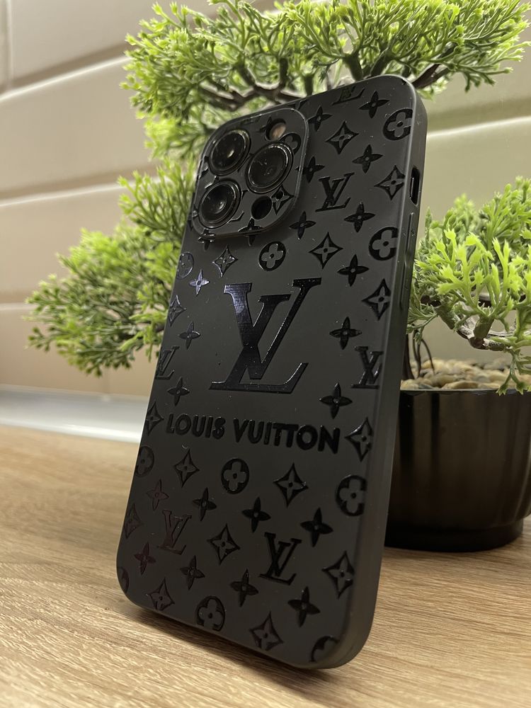 Розкішний чохол Louis Vuitton на iPhone 13pro