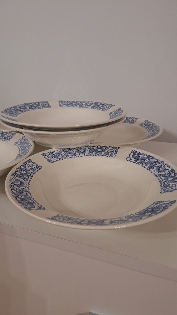Zestaw 6 głębokich talerzy w klasycznym stylu. Mają średnicę 24 cm