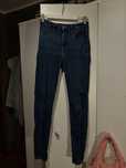 Niebieskie skinny jeans