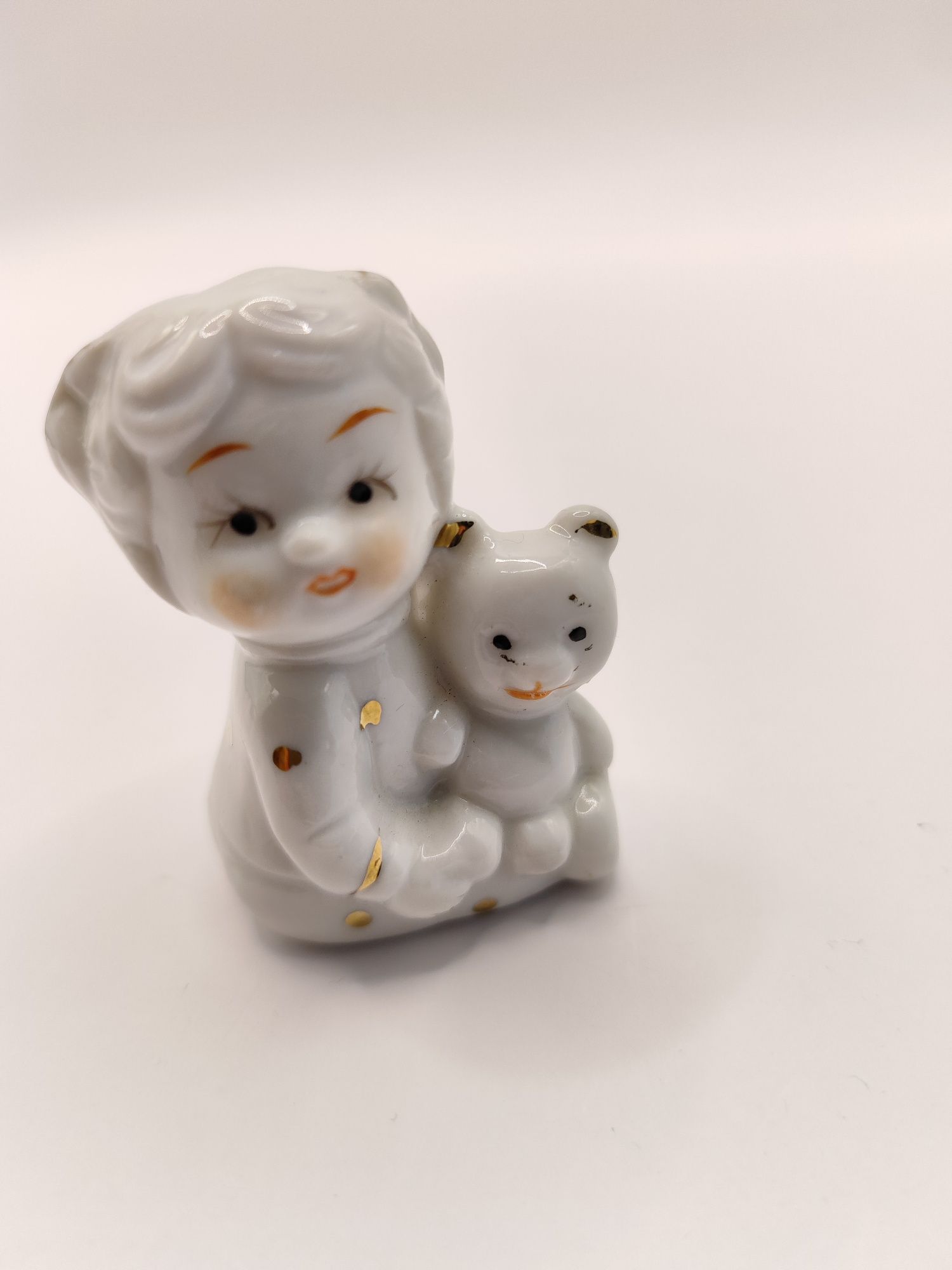 Złocona porcelanowa mini figurka dziewczynka i miś