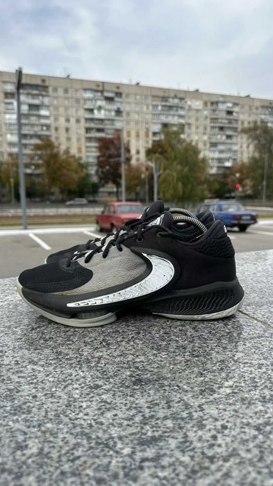 #3611 Nike Freak 4 [US 9|27 cm]