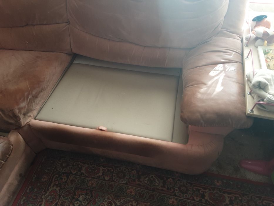 Продам кутовий диван.
