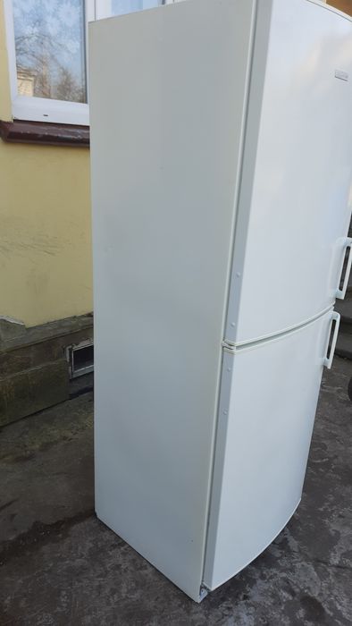 Холодильник двохмоторний electrolux