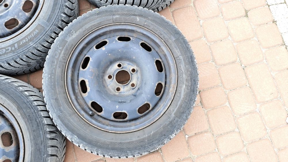 Opony zimowe 185/60R15 wraz z felgami stalowymi